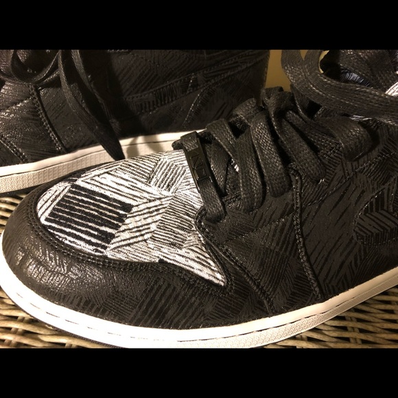 Shoes - Picture 2 of 8